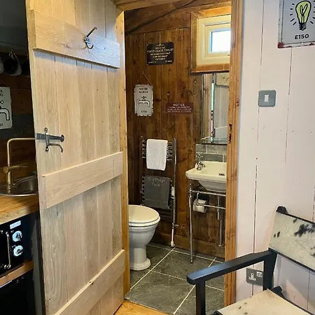 Skipbridge Farm Glamping * Green Hammerton