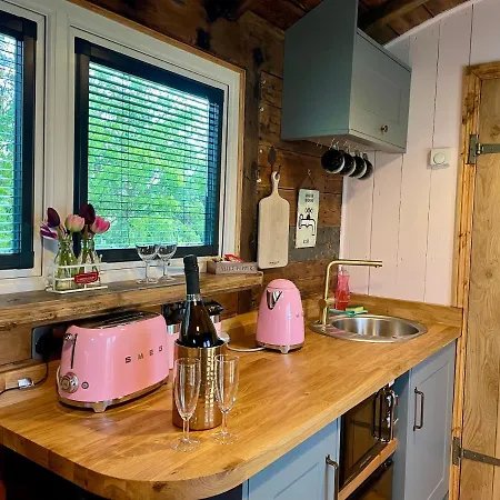 Skipbridge Farm Glamping Фермерский дом