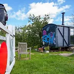 Skipbridge Farm Glamping * Green Hammerton