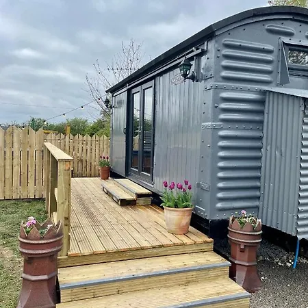בית חווה Skipbridge Farm Glamping