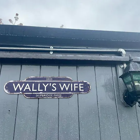 Skipbridge Farm Glamping 农家乐 *